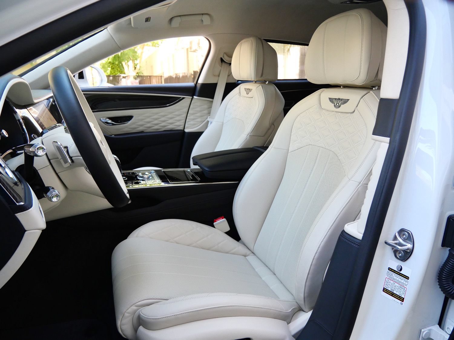 Used 2024 Bentley Flying Spur W12 AWD/4WD image 23