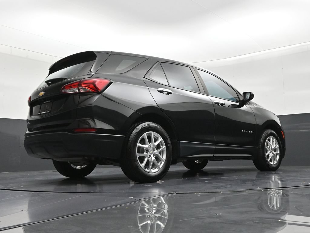 Used 2022 Chevrolet Equinox LS FWD image 24