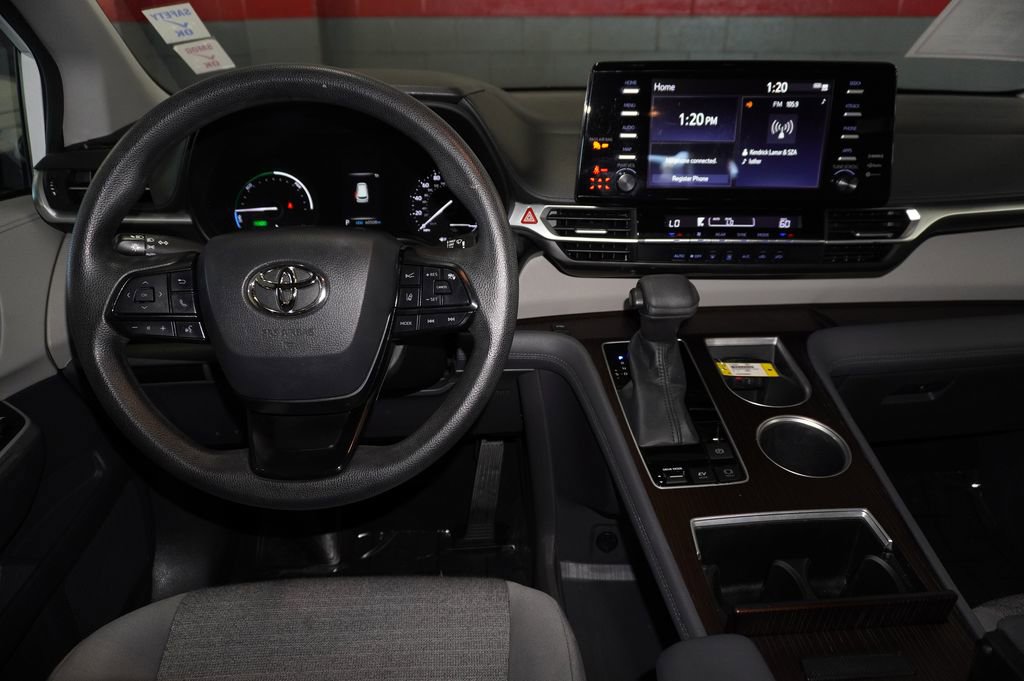 Certified 2022 Toyota Sienna LE image 11