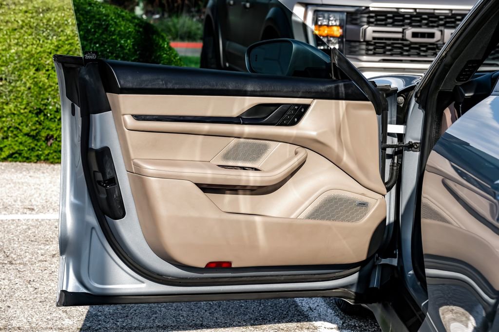 Used 2022 Porsche Taycan image 42