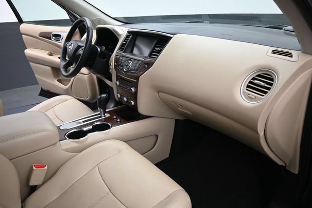 Used 2017 Nissan Pathfinder Platinum FWD image 24