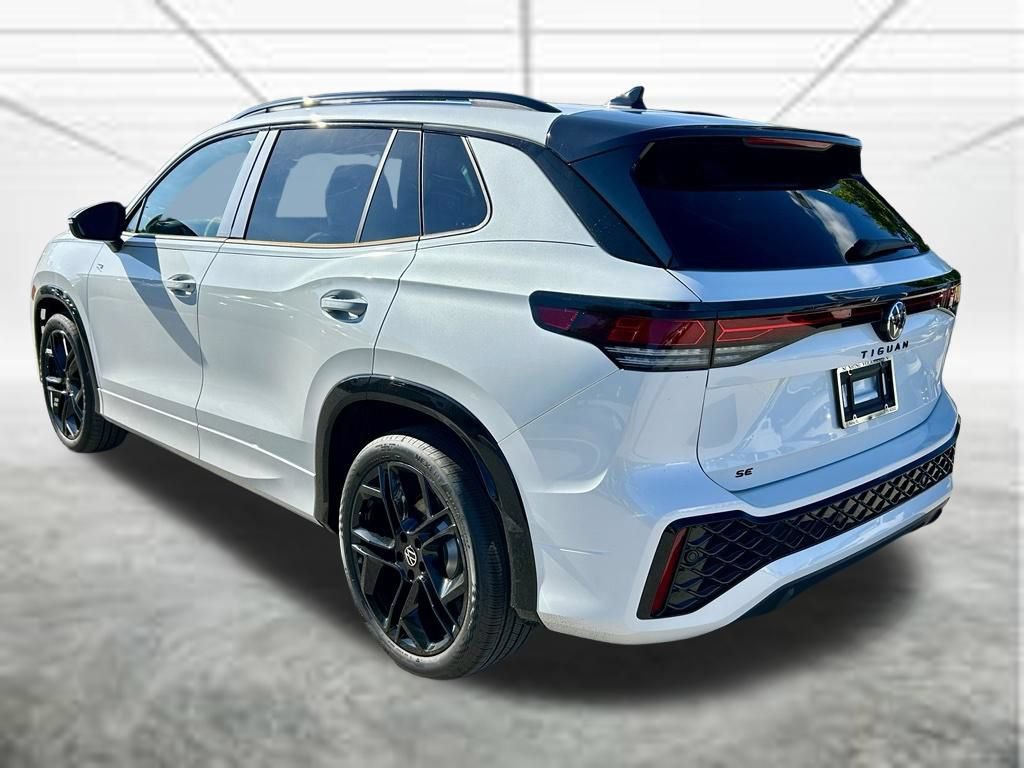 New 2026 Volkswagen Tiguan SE R-Line FWD image 7