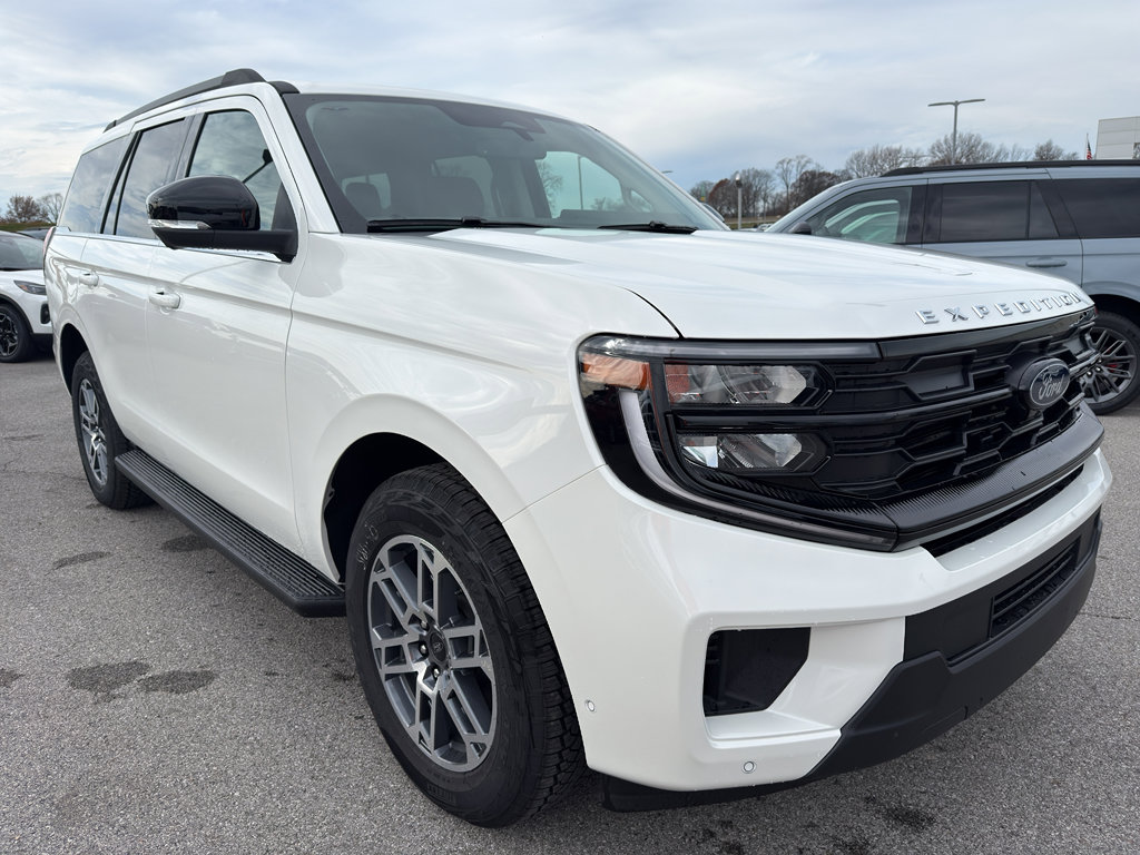 New 2025 Ford Expedition Active image 3