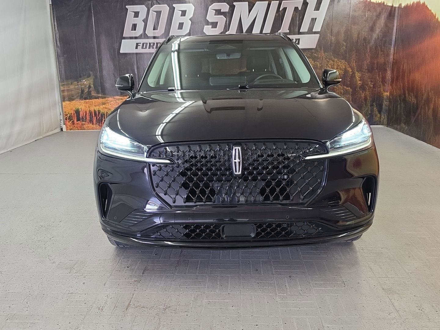 Used 2025 Lincoln Aviator AWD w/ Jet Appearance Package image 4