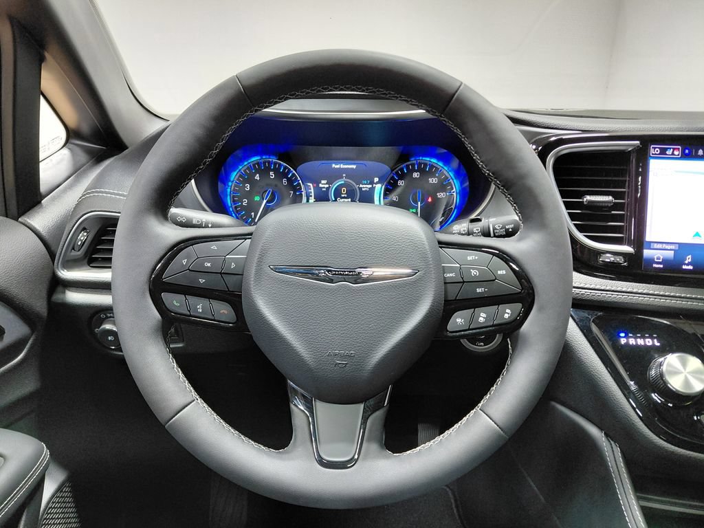 New 2026 Chrysler Pacifica Limited w/ S Appearance Package AWD/4WD image 10