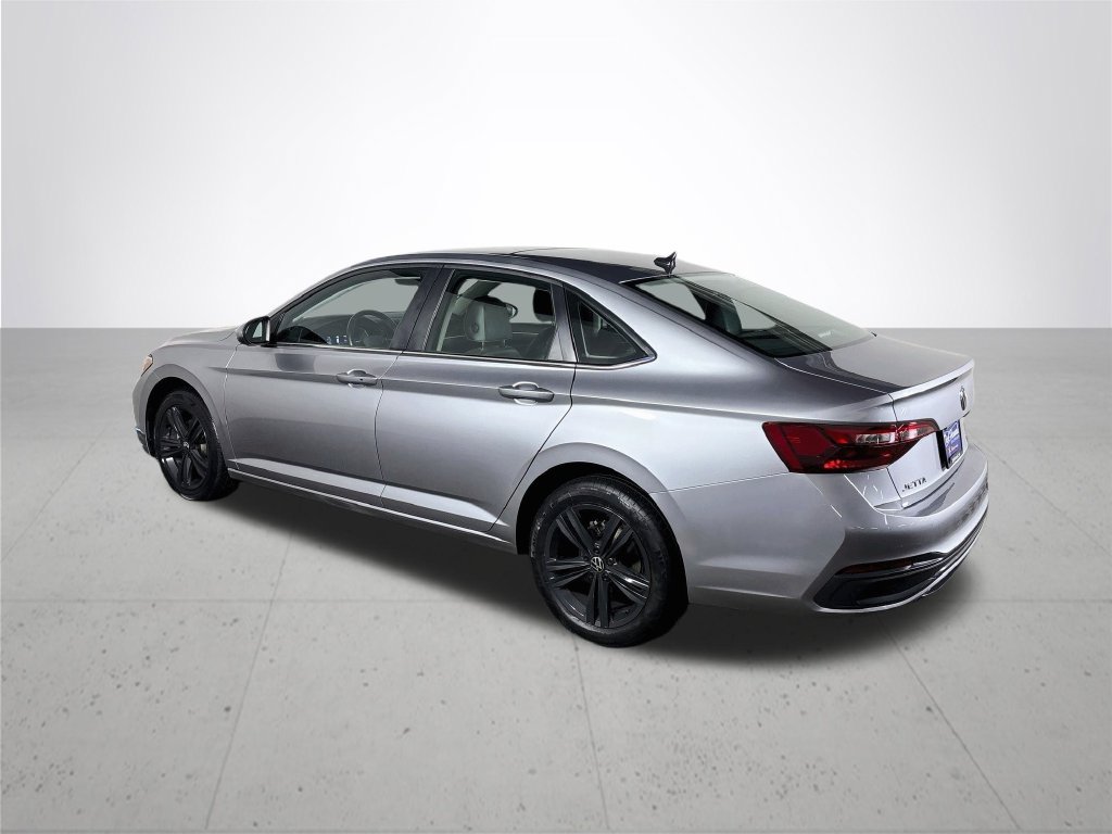 Used 2023 Volkswagen Jetta SE w/ Panoramic Sunroof Package FWD image 9