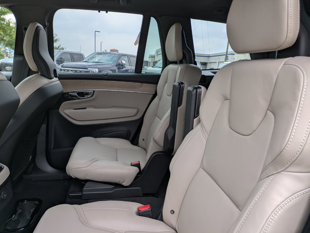 New 2026 Volvo XC90 T8 Ultra w/ Protection Package Premier AWD/4WD image 13