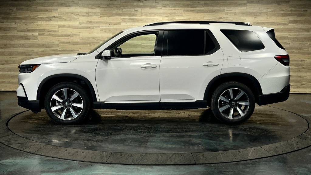 Used 2025 Honda Pilot Elite image 11