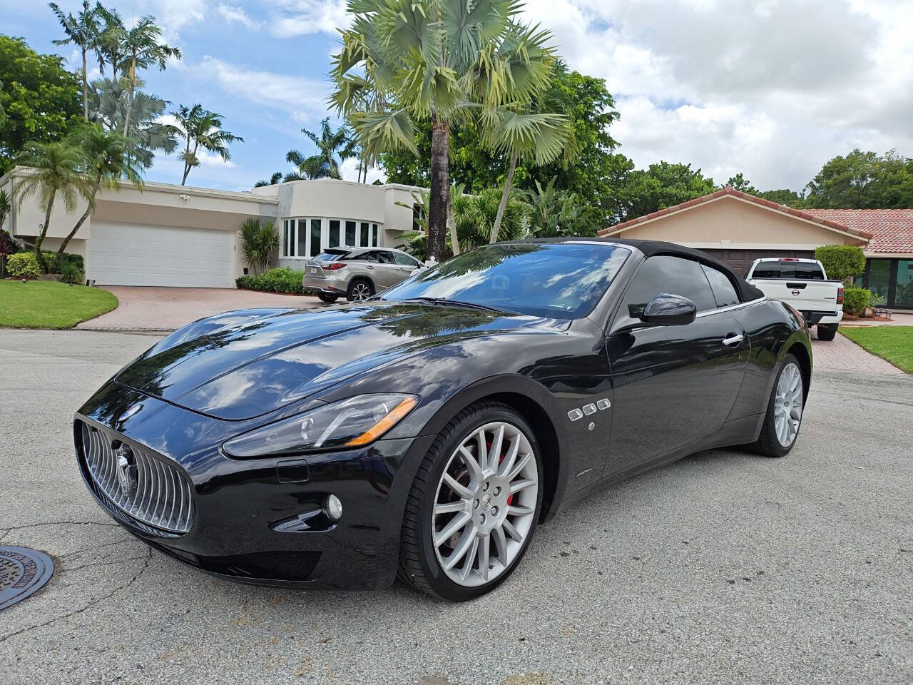 Used 2015 Maserati GranTurismo Convertible RWD image 3