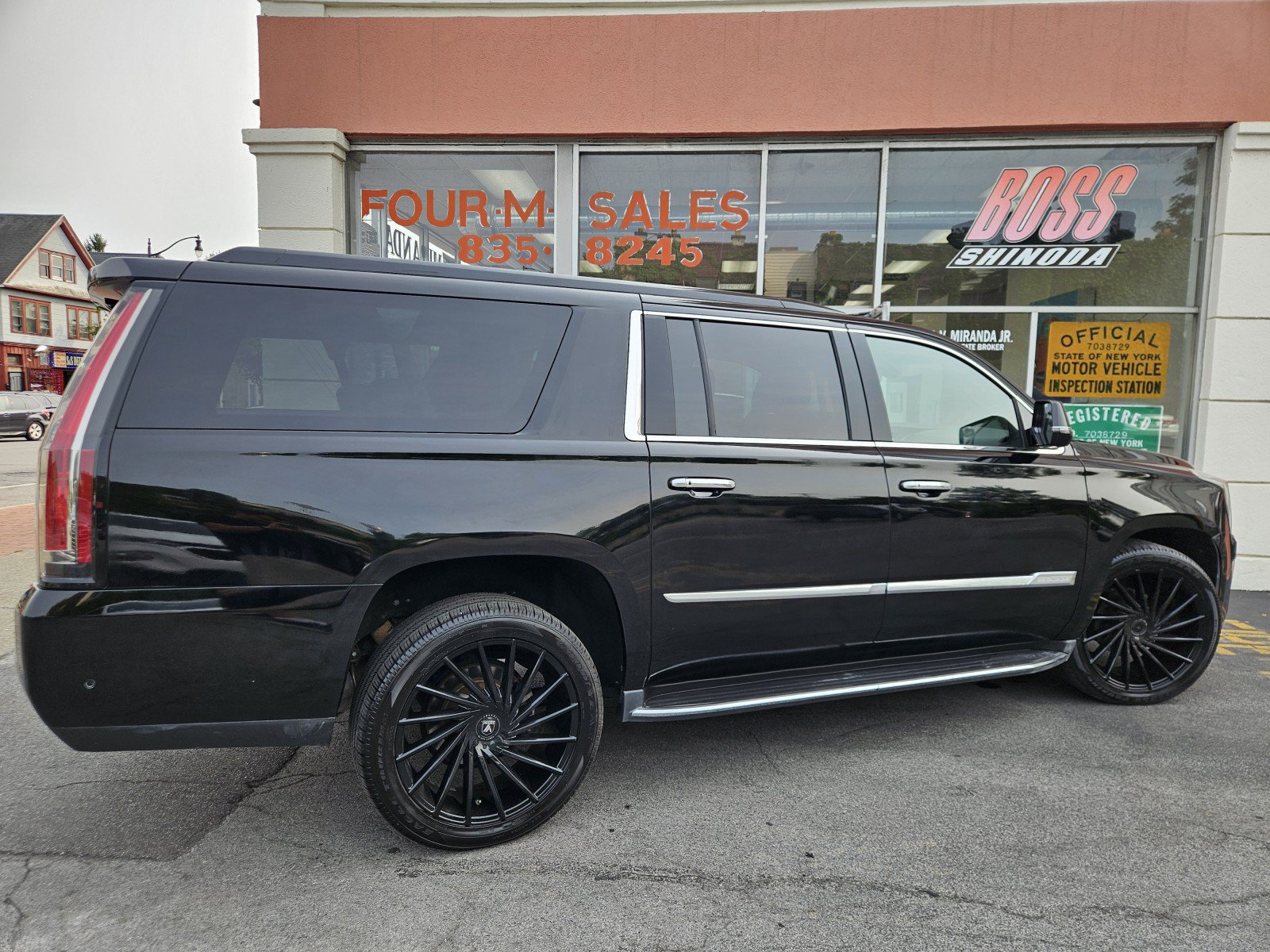 Used 2017 Cadillac Escalade ESV 4WD image 10