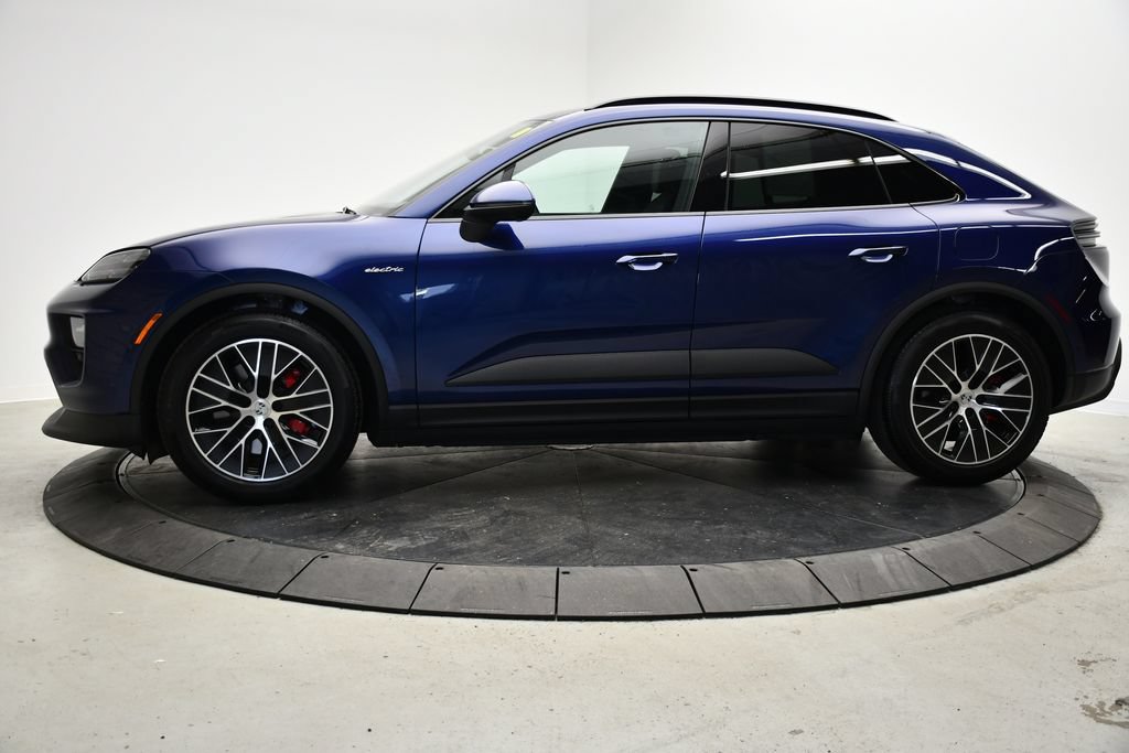 Certified 2025 Porsche Macan 4S Electric AWD/4WD image 2