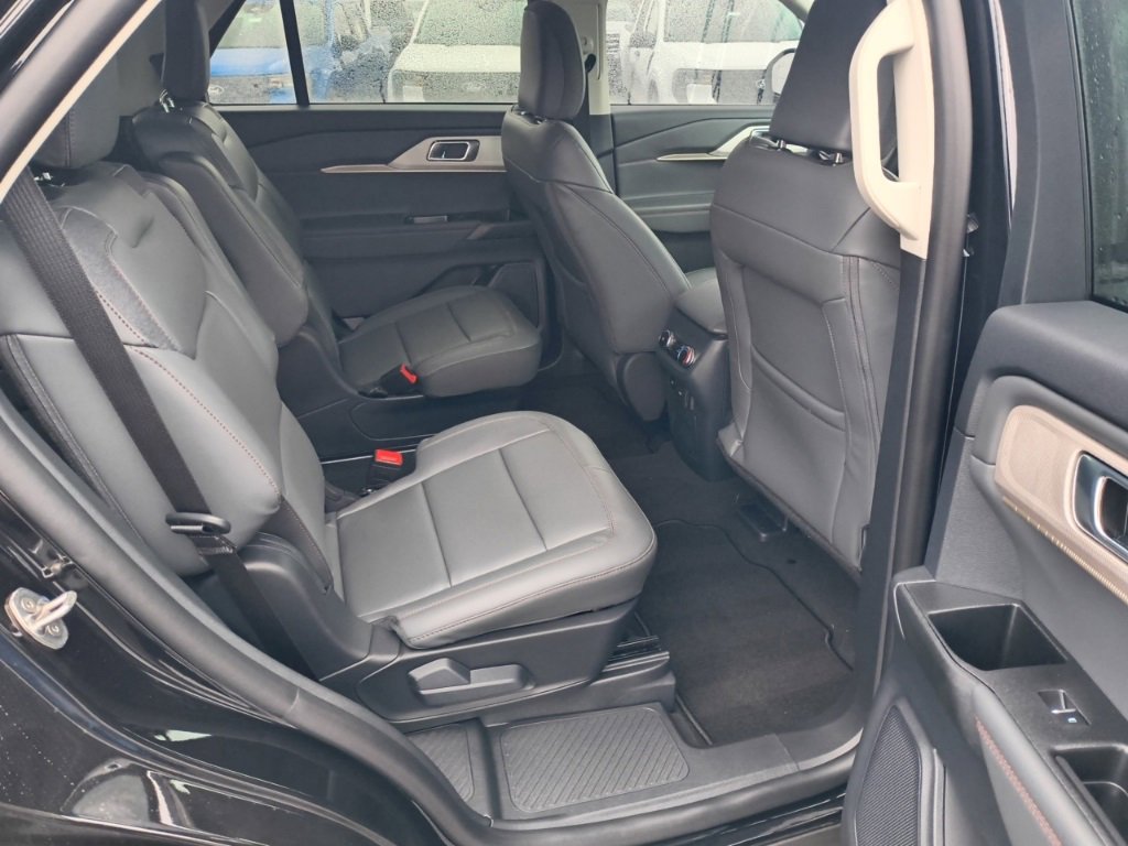 New 2026 Ford Explorer Active w/ Active Comfort Package image 21