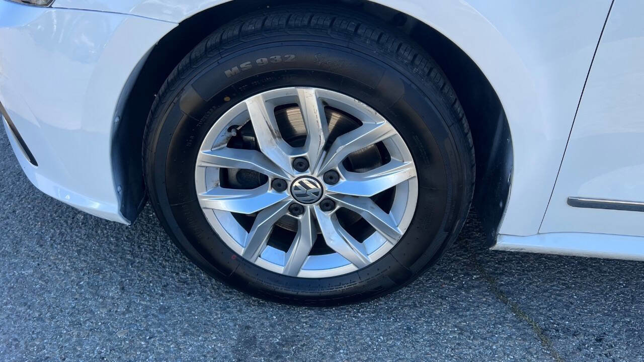 Used 2017 Volkswagen Passat 1.8T S image 31