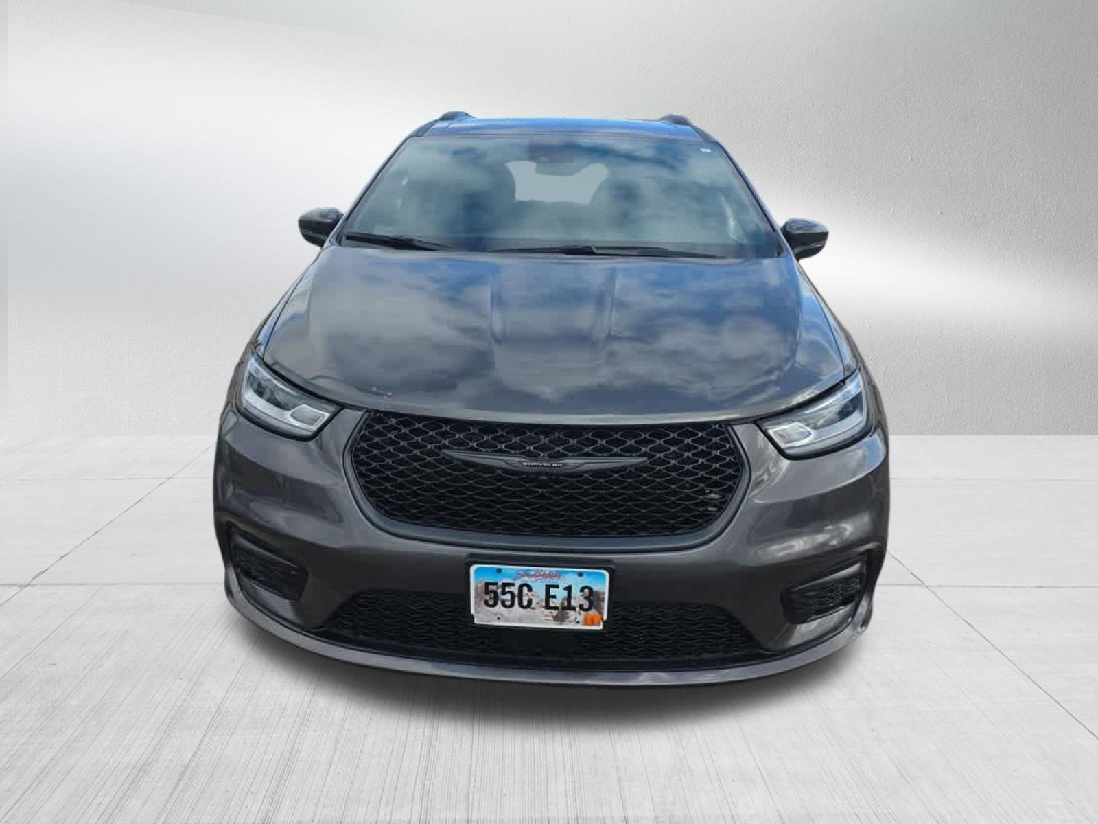 Used 2023 Chrysler Pacifica Touring w/ S Appearance Package image 2