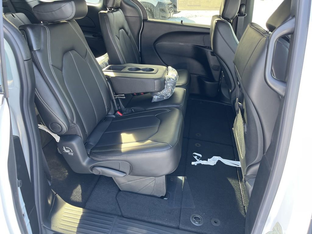 New 2026 Chrysler Pacifica Select FWD image 12