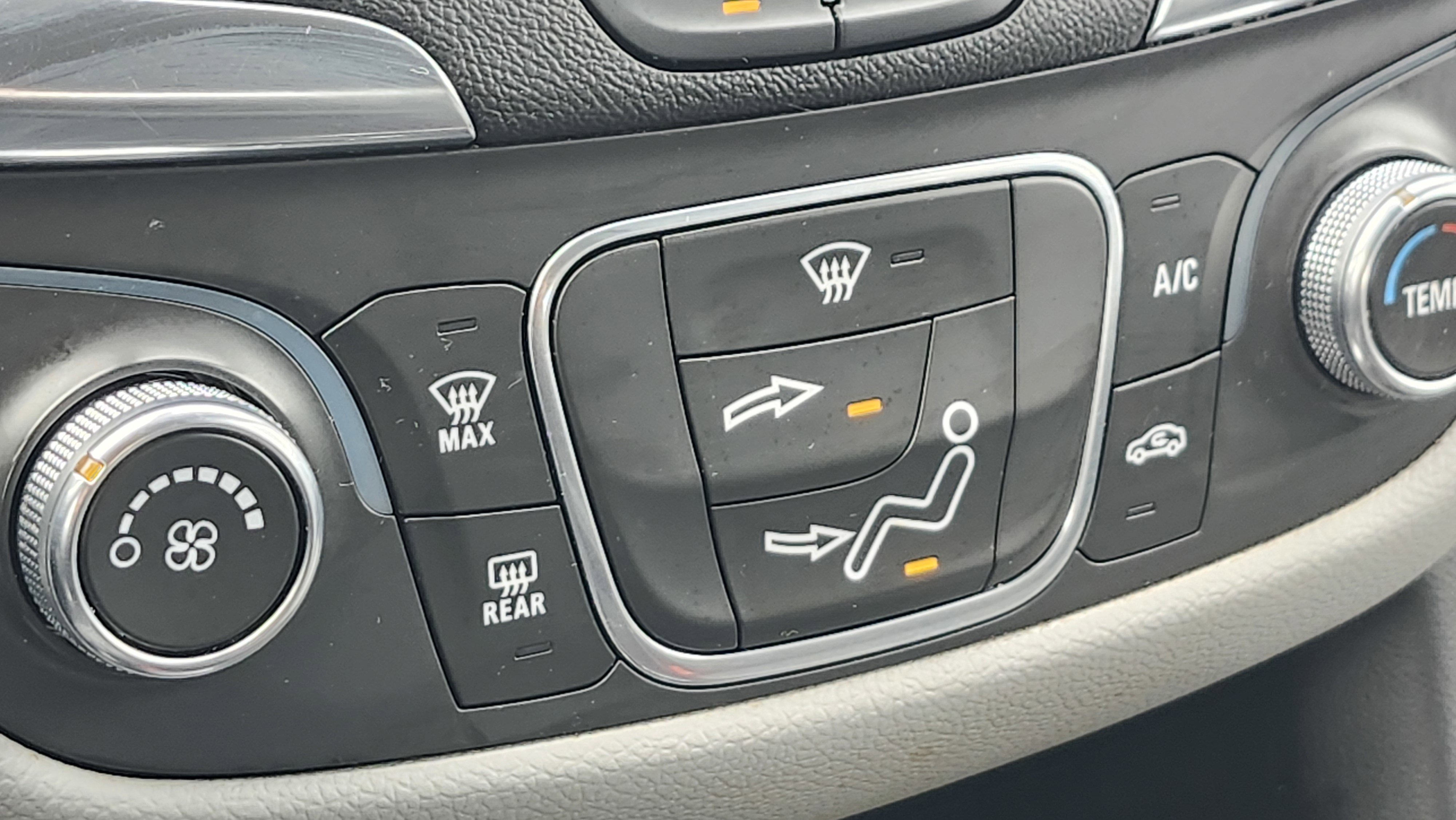 Used 2022 Chevrolet Equinox LS image 26