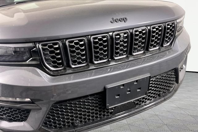 Used 2025 Jeep Grand Cherokee Summit w/ Obsidian Package AWD/4WD image 31