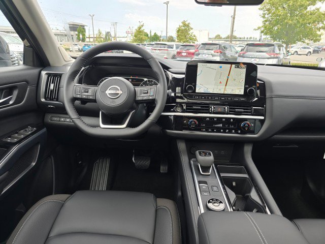 New 2025 Nissan Pathfinder SL w/ SL Premium Package image 21