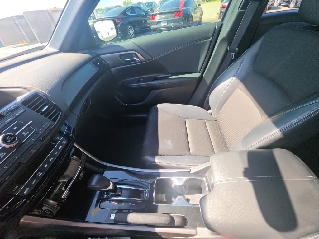 Used 2017 Honda Accord Sport image 22