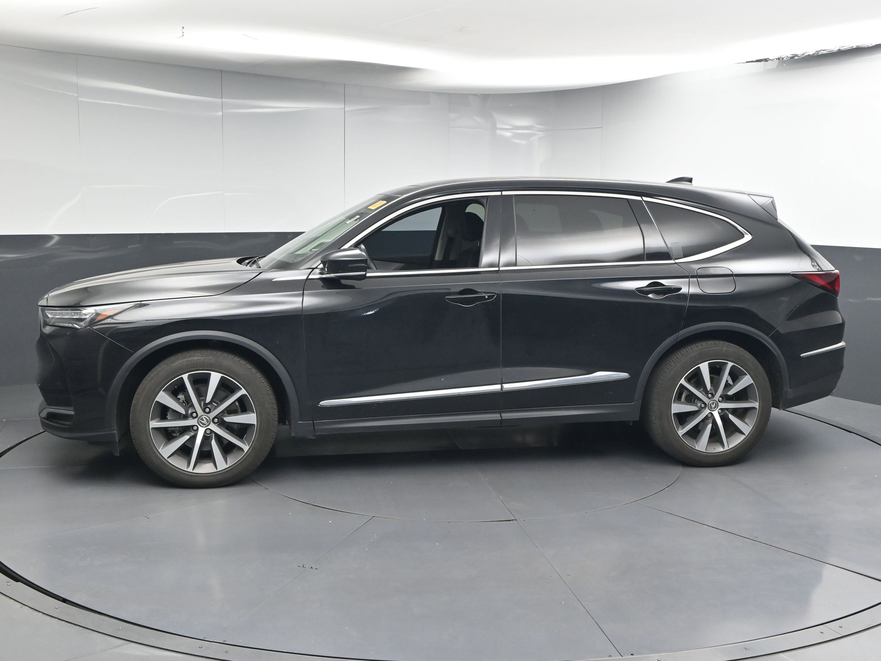 Used 2025 Acura MDX FWD w/ Technology Package image 5