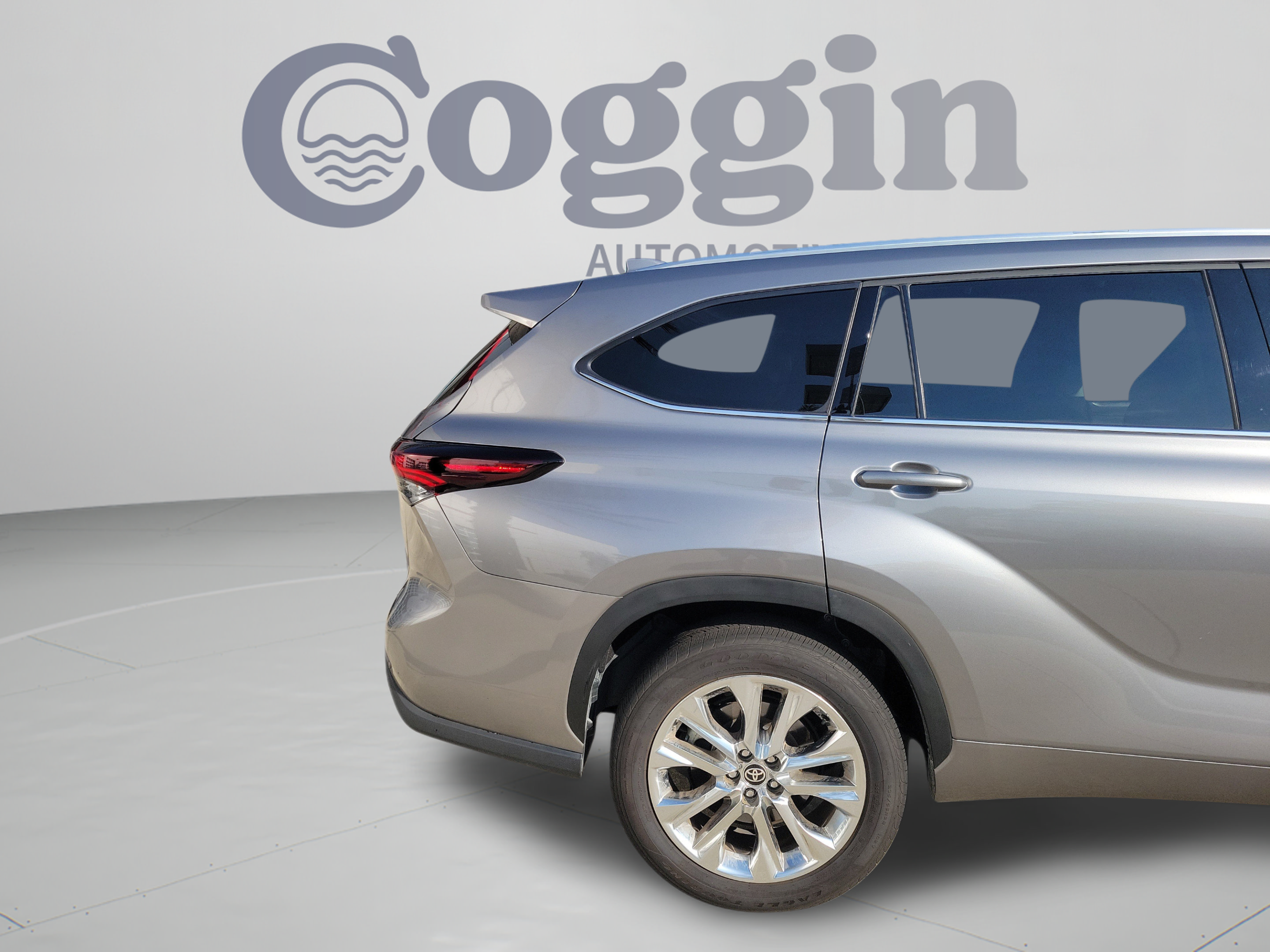 Certified 2025 Toyota Highlander Limited FWD image 35