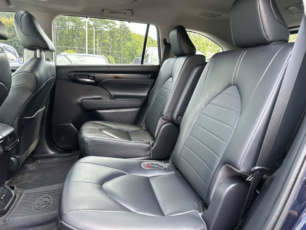 Used 2023 Toyota Highlander XLE FWD image 17