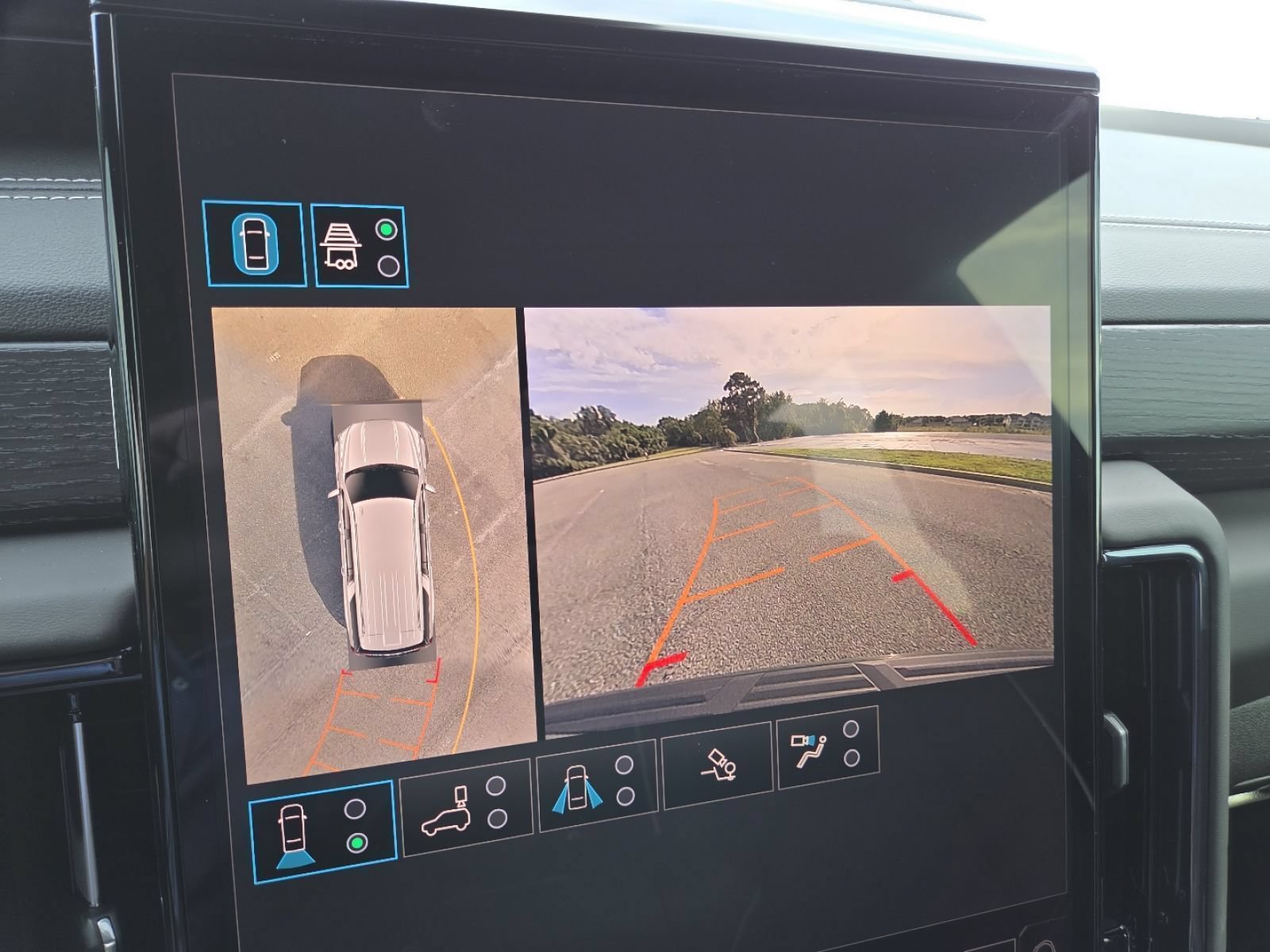 New 2026 GMC Yukon XL AT4 Ultimate w/ LPO, Floor Liner Package AWD/4WD image 14