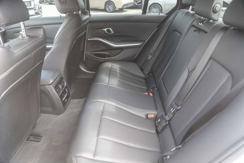 Used 2024 BMW 330i Sedan w/ Convenience Package RWD image 18