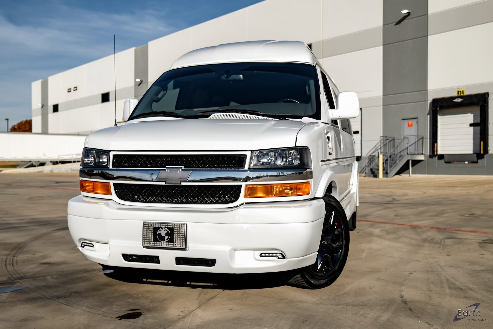 Used 2023 Chevrolet Express 2500 image 3