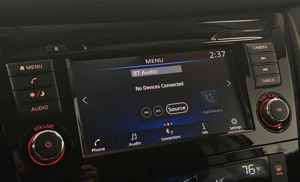 Used 2018 Nissan Rogue SV image 19