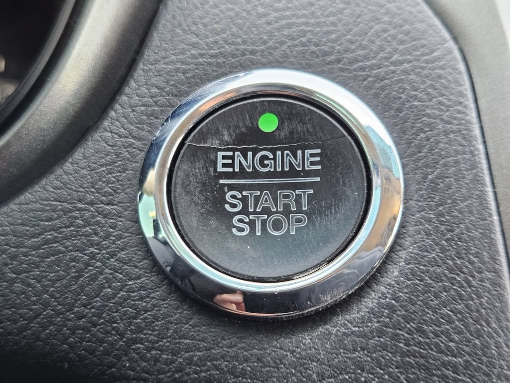 Used 2018 Ford Fusion SE w/ Fusion SE Technology Package FWD image 21