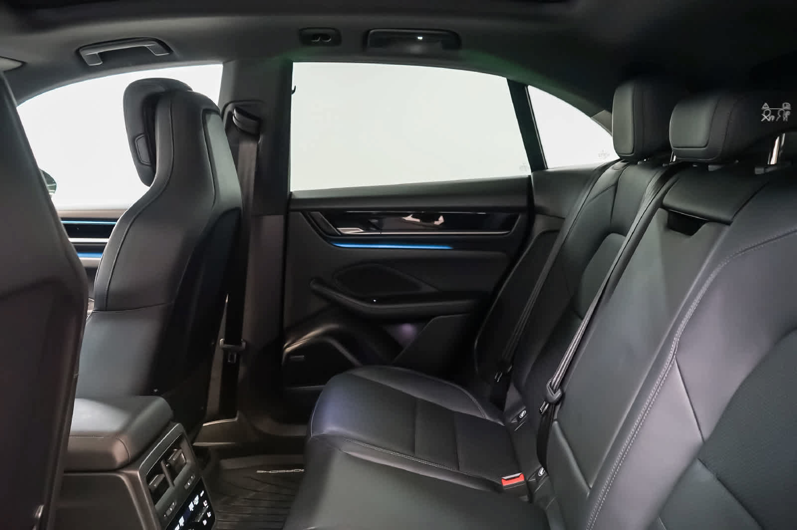 Certified 2026 Porsche Macan Electric RWD image 24