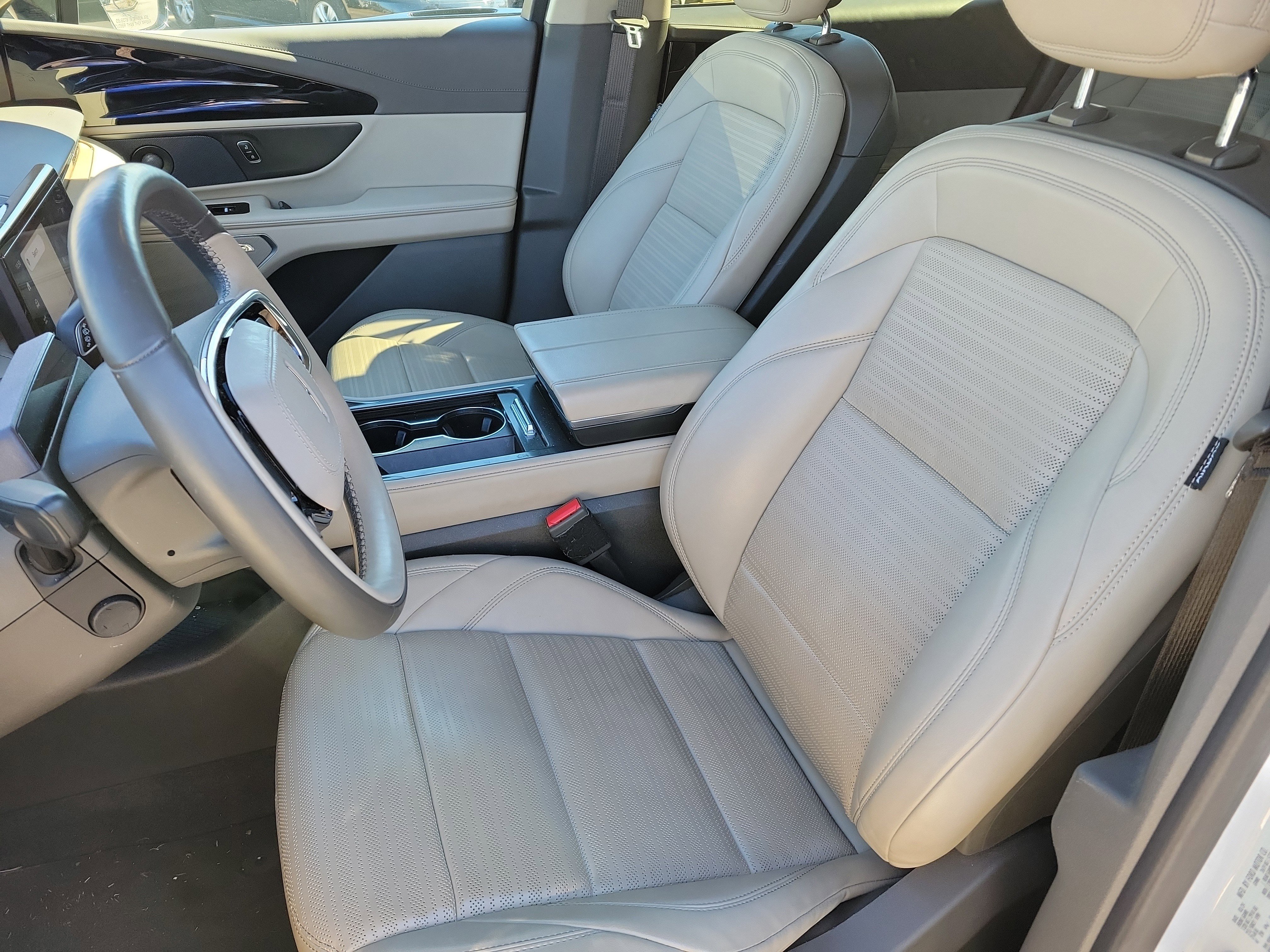 Used 2024 Lincoln Nautilus Reserve w/ Equipment Group 202A image 4