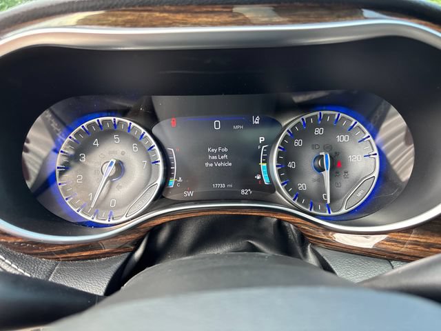 Used 2024 Chrysler Pacifica Limited FWD image 20