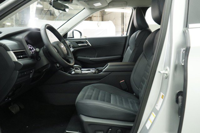 New 2026 Mitsubishi Outlander SE FWD image 6
