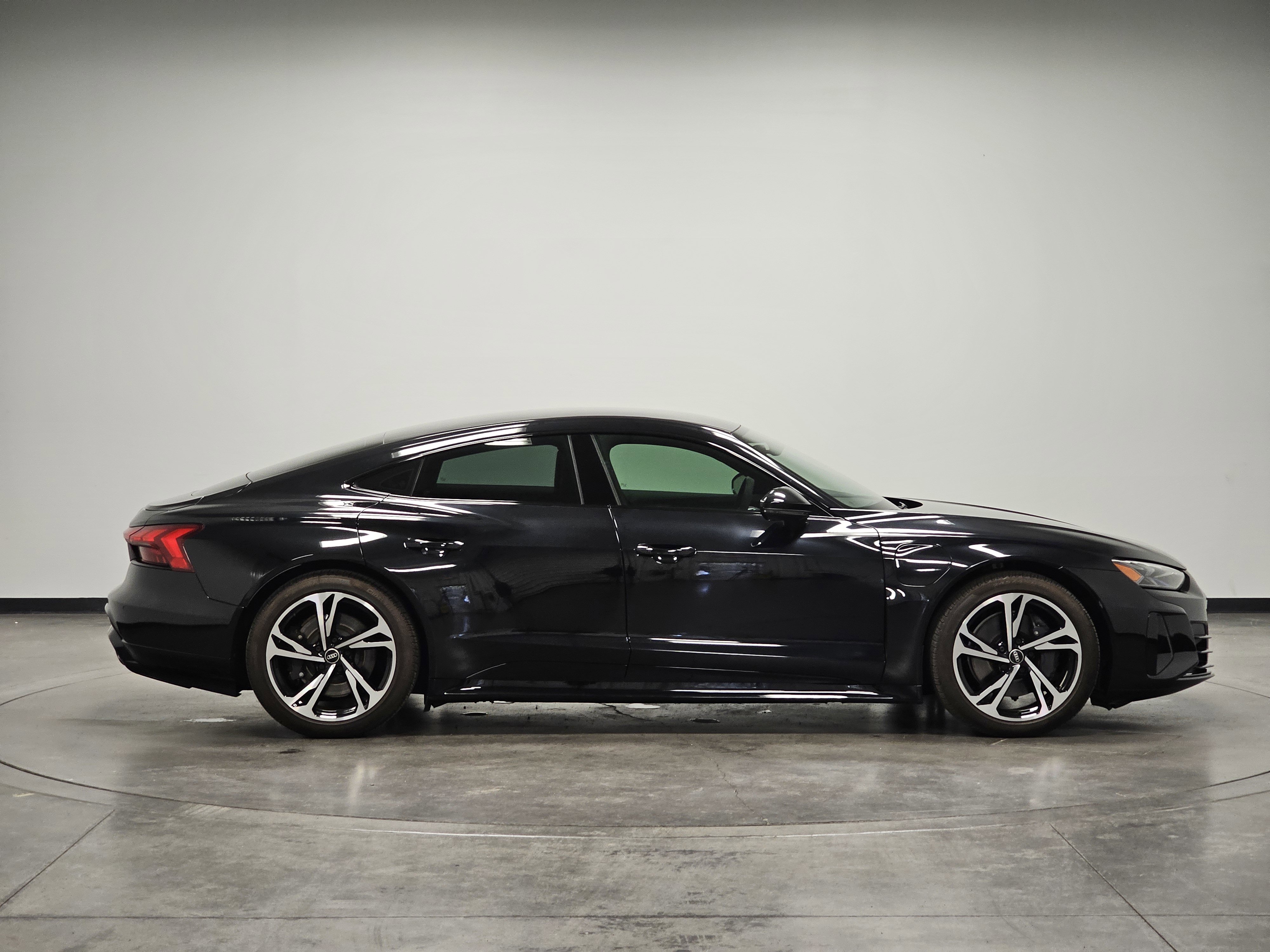 Used 2023 Audi e-tron GT Premium Plus w/ Performance Package image 9