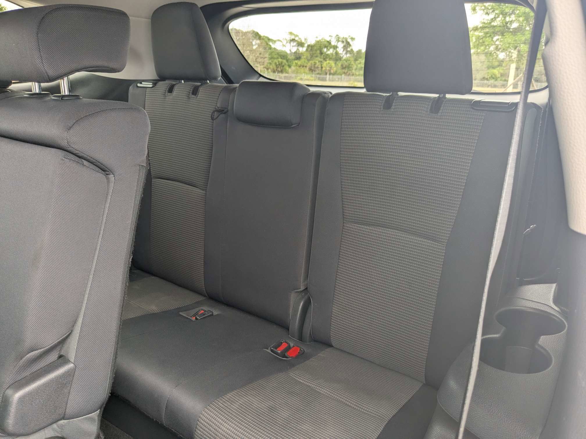 Used 2023 Toyota Highlander LE FWD image 17