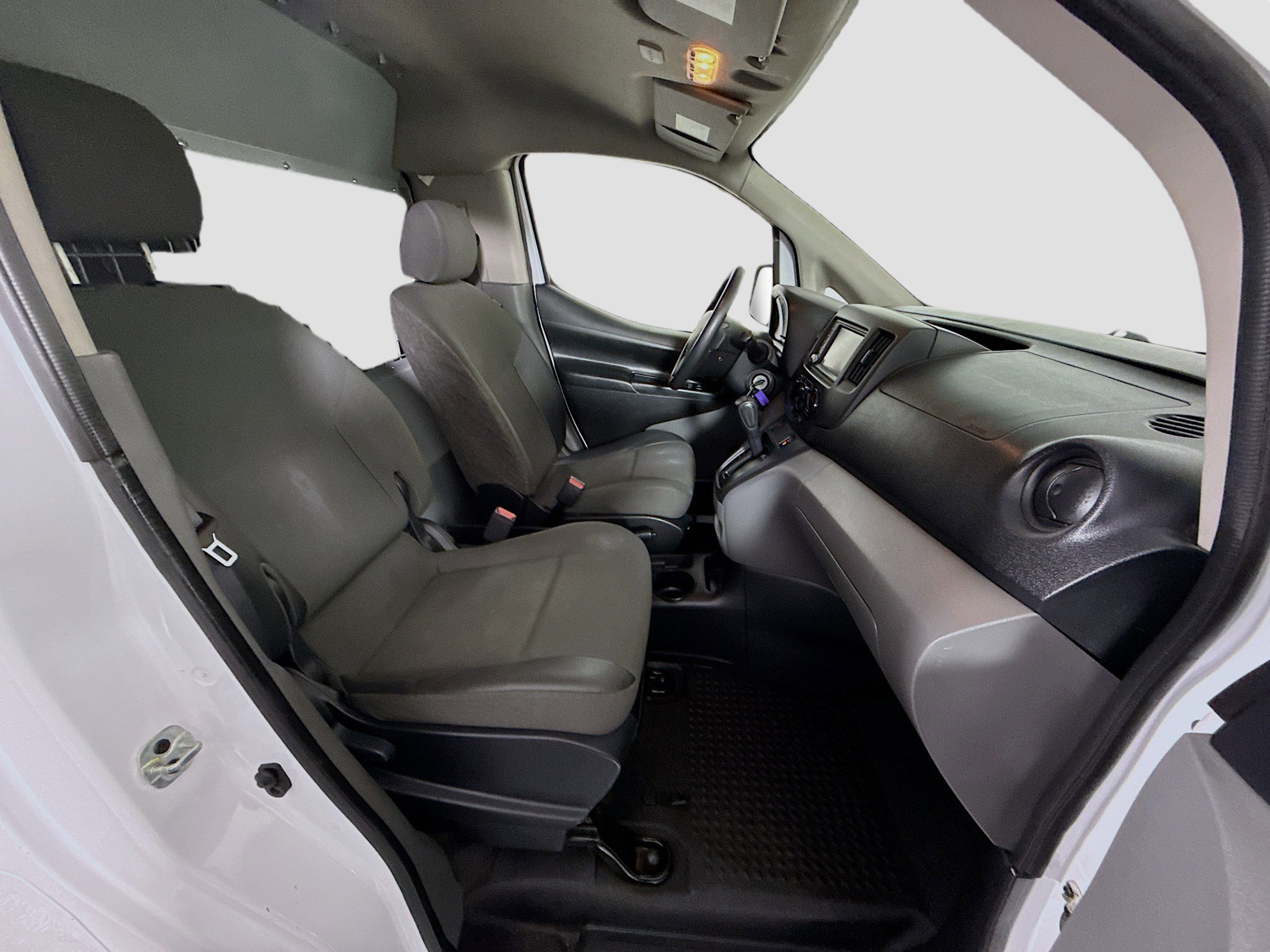 Used 2020 Nissan NV200 S image 25
