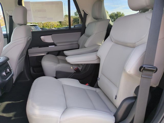 New 2026 Ford Expedition Active image 14