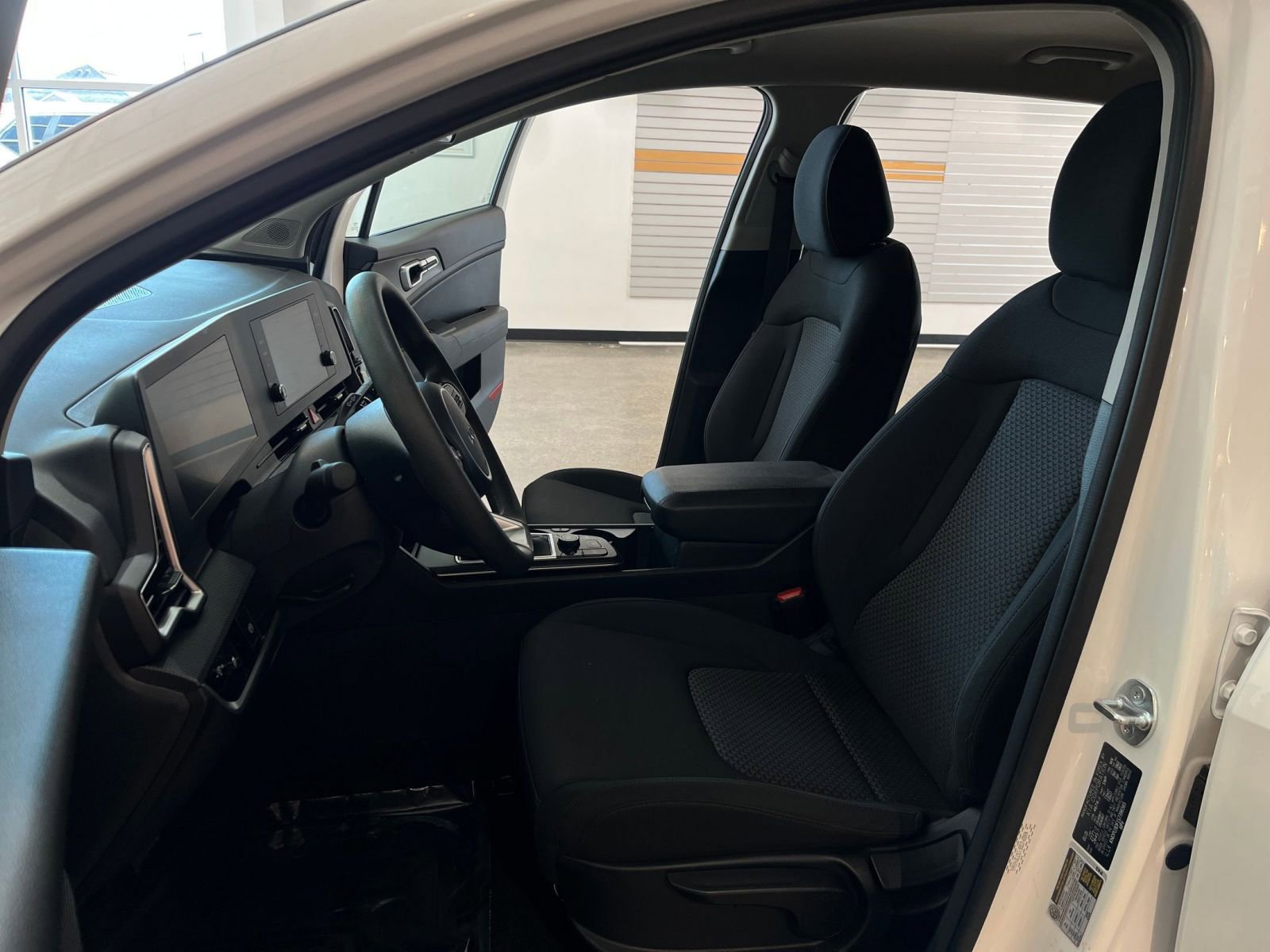 Used 2025 Kia Sportage LX FWD image 27