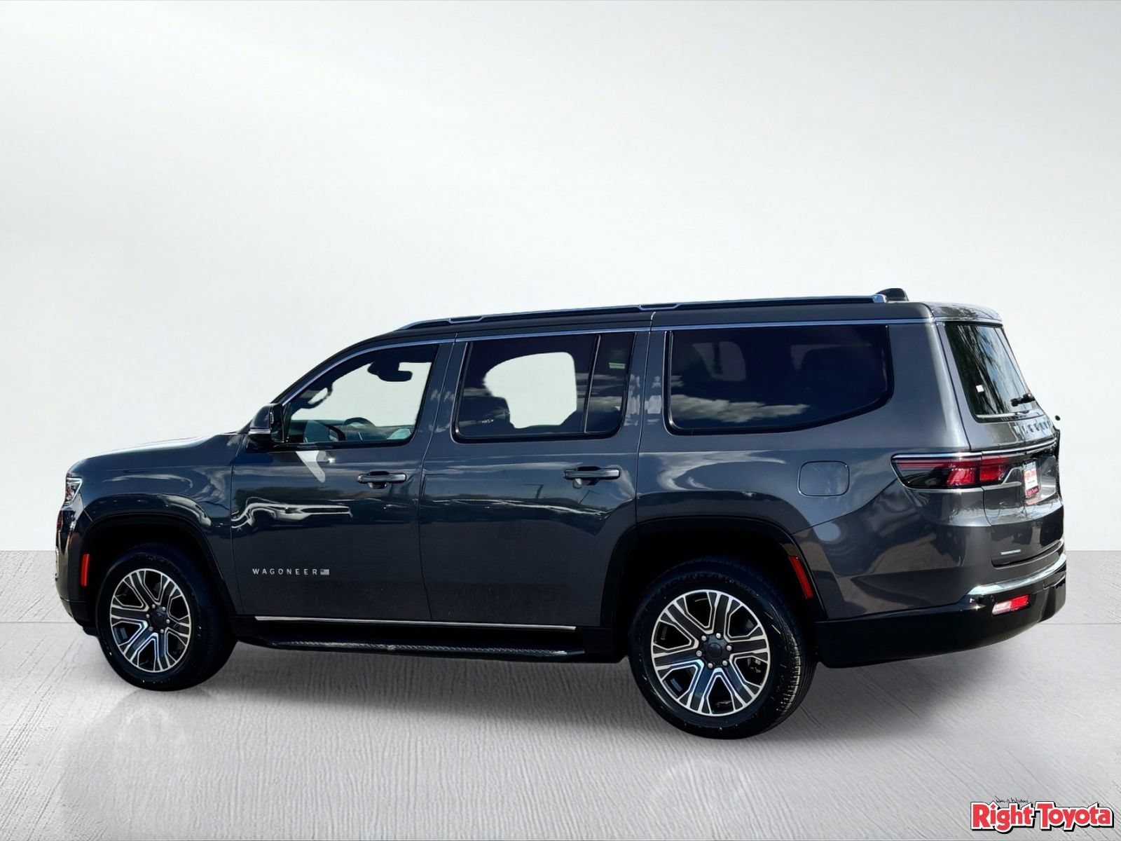 Used 2022 Jeep Wagoneer Series III AWD/4WD image 4