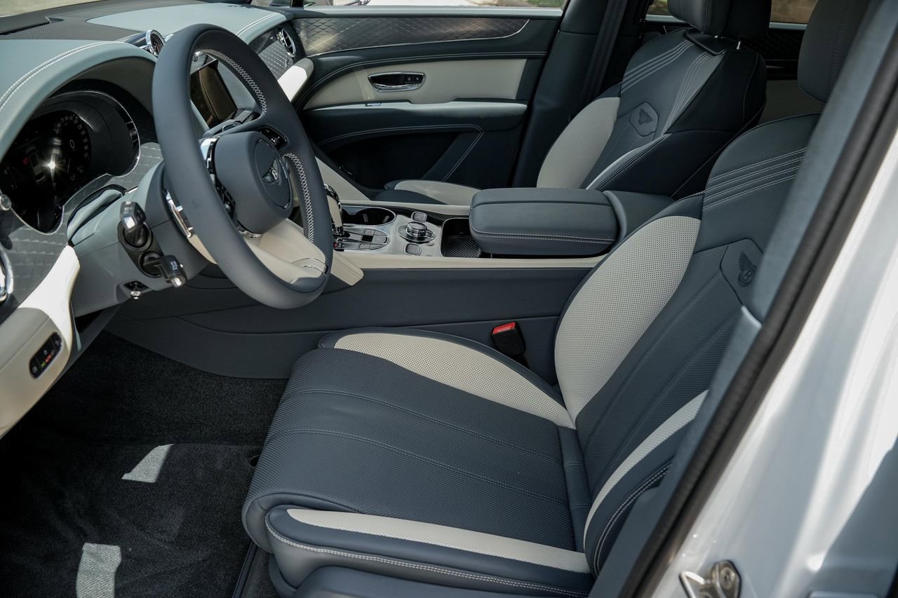 New 2025 Bentley Bentayga AWD/4WD image 19