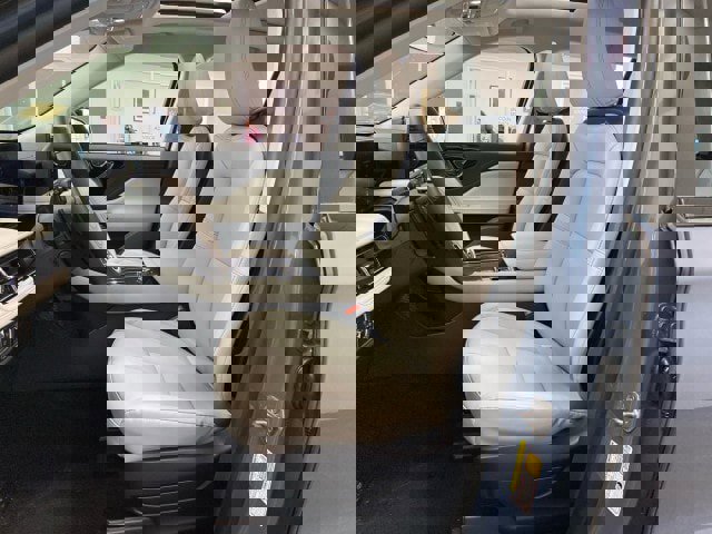 New 2026 Lincoln Aviator AWD w/ Jet Appearance Package image 16