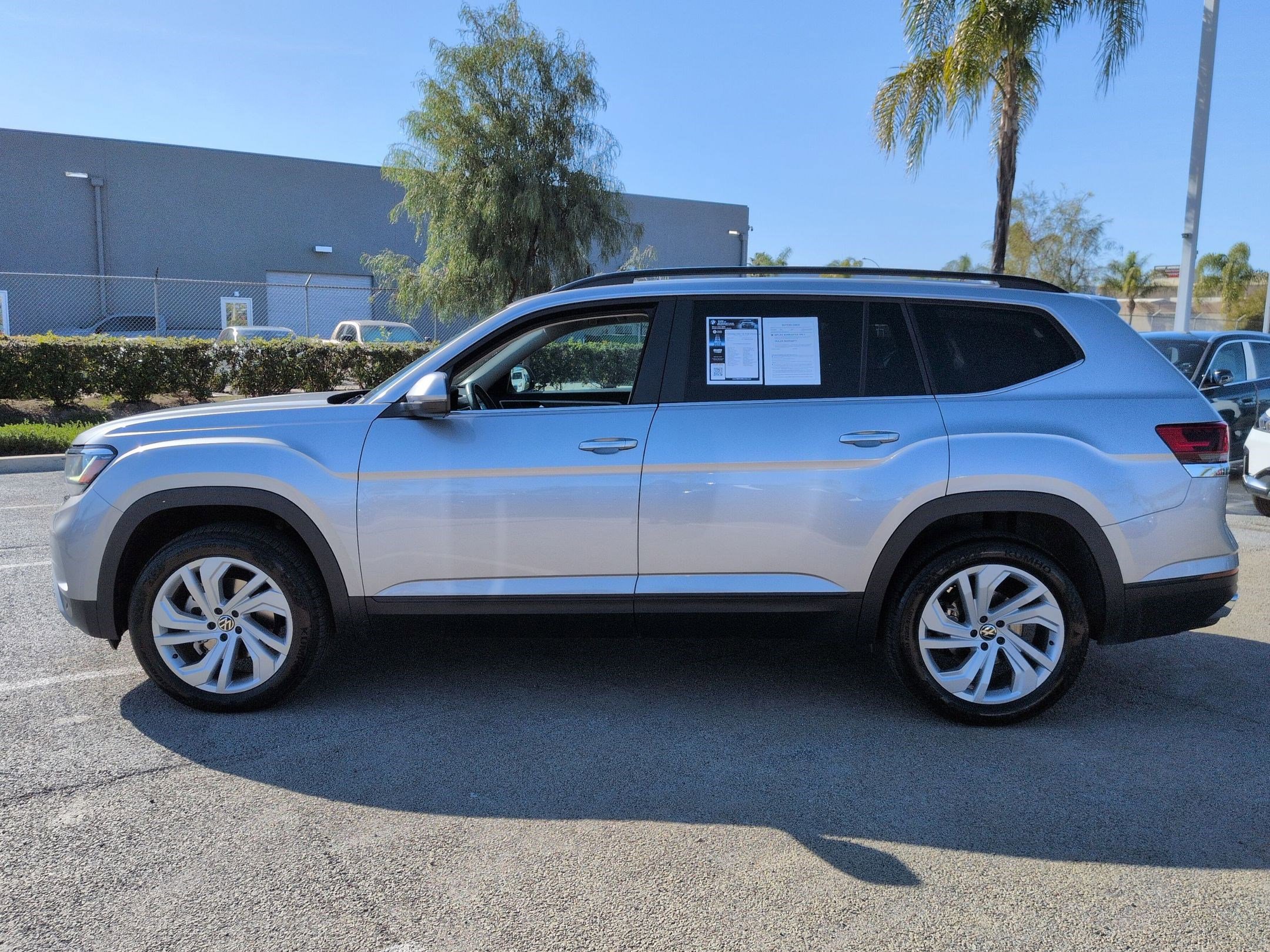 Used 2023 Volkswagen Atlas SE w/ Panoramic Sunroof Package image 7