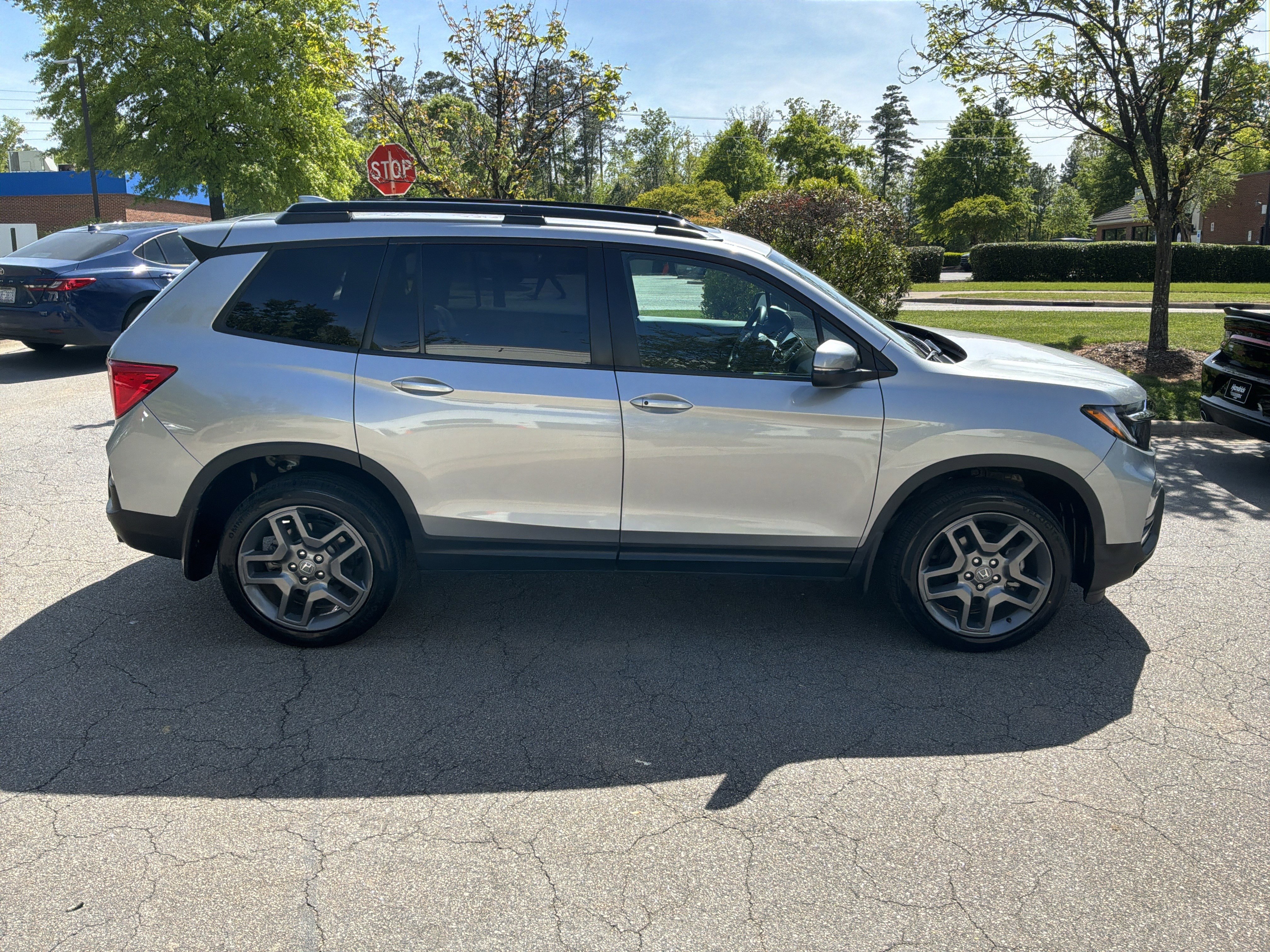 Used 2023 Honda Passport EX-L image 11