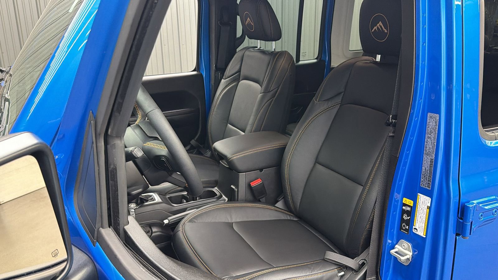Used 2024 Jeep Wrangler Unlimited w/ Convenience Group AWD/4WD image 32