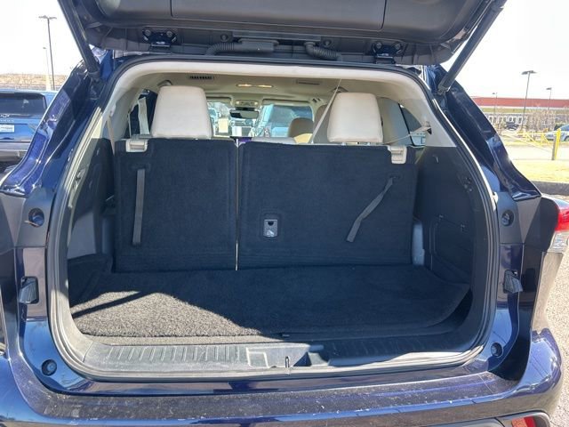 Used 2023 Toyota Highlander XLE image 31