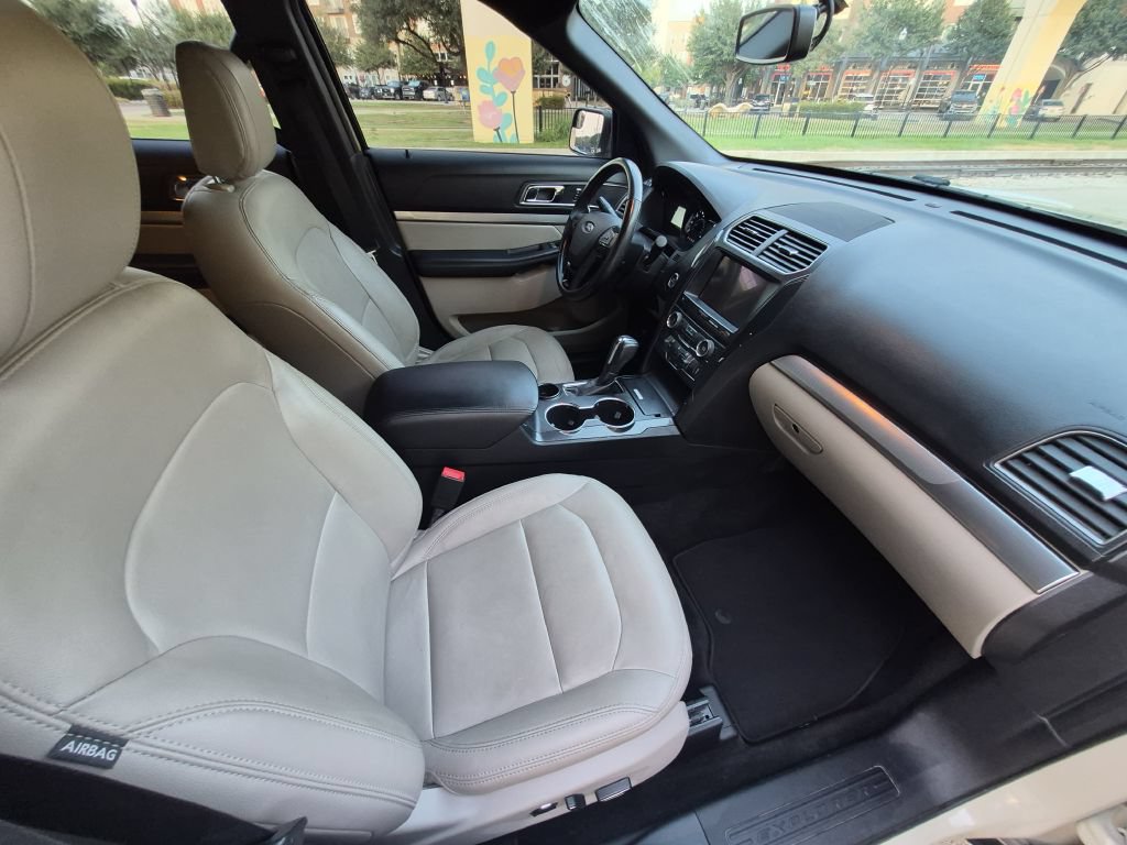 Used 2018 Ford Explorer XLT w/ Equipment Group 202A FWD image 20