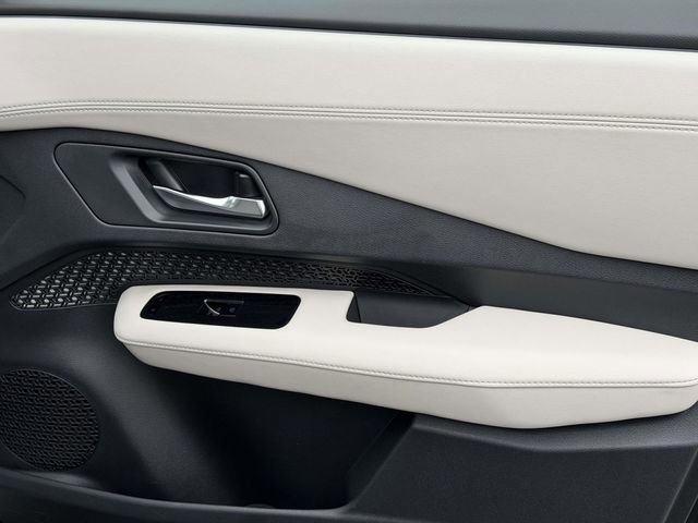 Used 2023 Nissan Ariya AWD image 8