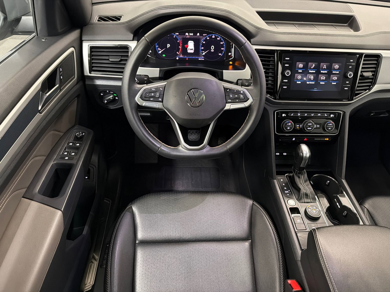 Used 2021 Volkswagen Atlas Cross Sport SEL image 21